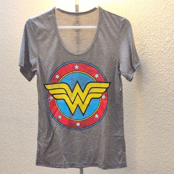 DC Comics Gray Wonder Woman Logo Tee - Picture 1 of 5